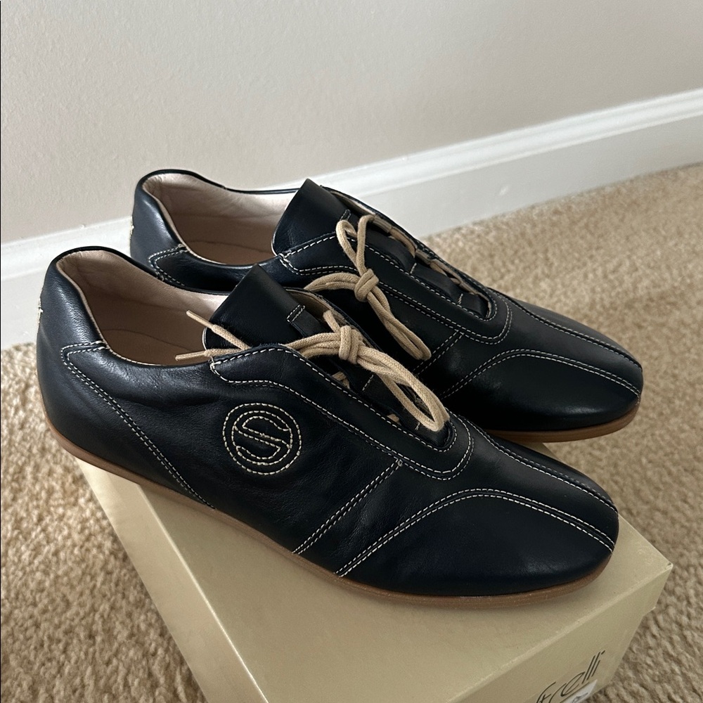 NWB Olivier Strelli navy blue women shoes size 8.5 
High quality Belgium shoes.